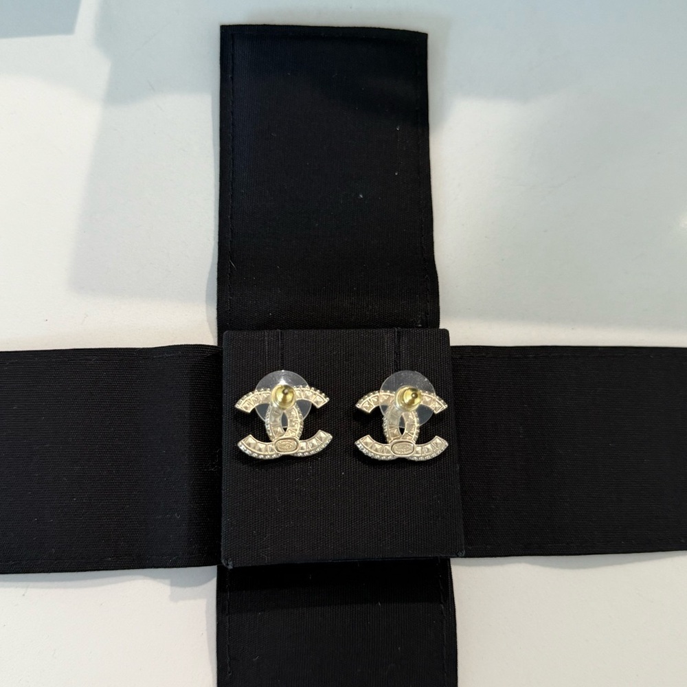 Chanel CC Earrings Authentic - Picture 3 of 7